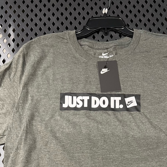 NWT Nike TShirt - Picture 2 of 3